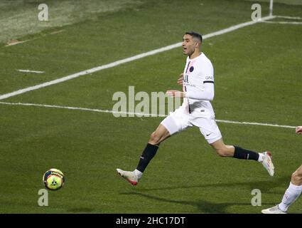 Achraf Hakimi vom PSG beim Fußballspiel der französischen Ligue 1 zwischen dem FC Lorient (FCL) und Paris Saint-Germain (PSG) am 22. Dezember 2021 im Stade du Moustoir in Lorient, Frankreich - Foto: Jean Catuffe/DPPI/LiveMedia Stockfoto