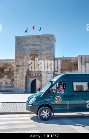 Die Sultanhan Karawanserei ist eine in Zentralanatolien und die größte und am besten erhaltene Seldschuken Karawanserei in der Türkei. Unverzichtbare Gebäude für Wohnwagen Stockfoto