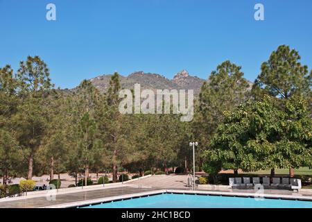 Blick auf die Margalla Hills in der Nähe der Faisal Moschee in Islamabad, Pakistan Stockfoto