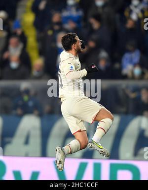 Empoli, Italien. 22nd Dez 2021. Alessandro Florenzi von AC Mailand feiert sein Tor während eines Fußballspiels der Serie A zwischen AC Mailand und Empoli in Empoli, Italien, am 22. Dezember 2021. Quelle: Daniele Mascolo/Xinhua/Alamy Live News Stockfoto