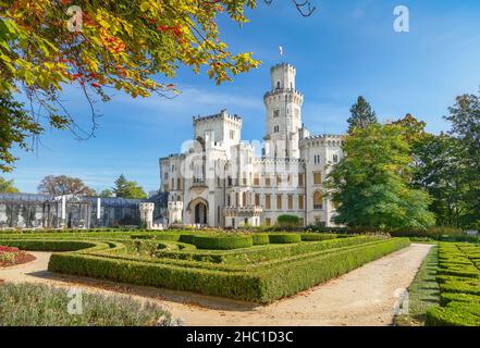 Schloss Hluboka nad Vltavou im Herbst, Tschechien Stockfoto