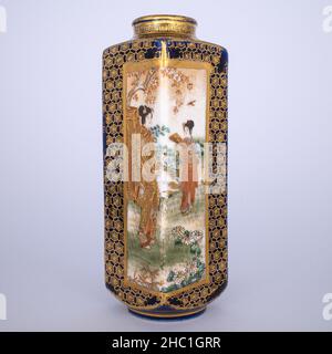 Feine antike japanische Miniatur-Satsuma-Vase von Kinkozan. Meiji-Zeit Stockfoto