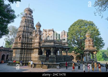 Vishveshwara Tempel aus Basaltstein gebaut und im Jahr 1735 abgeschlossen. Am Zusammenfluss der Flüsse Krishna und Venna, Sangam Mahuli, Satara, Maharasht Stockfoto