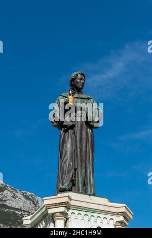 Statue von Bruder Andrija Kacic Miosic im Ort Makarska, Makarska riviera, Dalmatien, Kroatien Stockfoto