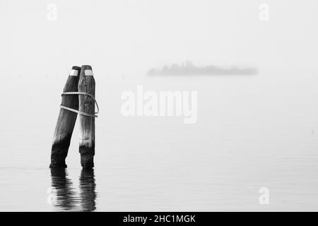 Starker Nebel auf der Lagune von Venedig. (MVS) Stockfoto