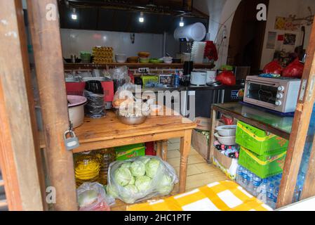 DALI, CHINA. Februar 2019. Kommerzielle Aktivitäten entlang der Hauptstraße der Stadt Stockfoto