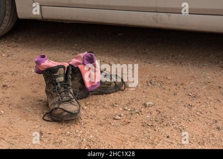 Getragene Wanderschuhe nach einer langen Wanderung im Zion National Park, USA Stockfoto