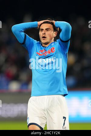 NEAPEL, ITALIEN - 22. DEZEMBER: Elif Elmas vom SSC Napoli enttäuschte während der Serie Ein Spiel zwischen SSC Napoli und Spezia Calcio im Stadio Diego Armando Maradona am 22. Dezember 2021 in Neapel, Italien. (Foto nach MB-Medien) Stockfoto