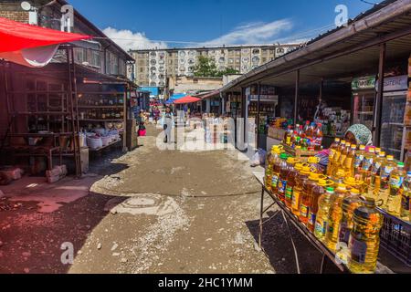 OSCH, KIRGISISTAN - 28. MAI 2018: Blick auf den Basar in Osch, Kirgisistan Stockfoto