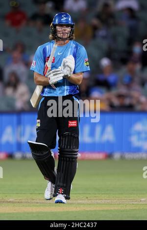 Adelaide, Australien, 23. Dezember 2021. Thomas Kelly von den Adelaide-Stürmer beim Cricket-Spiel der Big Bash League zwischen den Adelaide-Streikern und dem Brisbane Heat am 23. Dezember 2021 im Adelaide Oval in Adelaide, Australien. Quelle: Peter Mundy/Speed Media/Alamy Live News Stockfoto