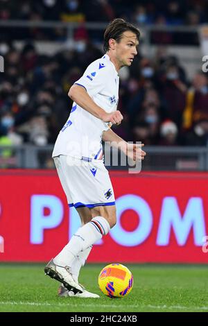 Rom, Latium. 22nd Dez 2021. Albin Ekdal von Sampdoria während der Serie Ein Spiel zwischen AS Roma und Sampdoria im Olimpico-Stadion in Rom, Italien, 22nd. Dezember 2021. Fotografo01 Kredit: Unabhängige Fotoagentur/Alamy Live Nachrichten Stockfoto