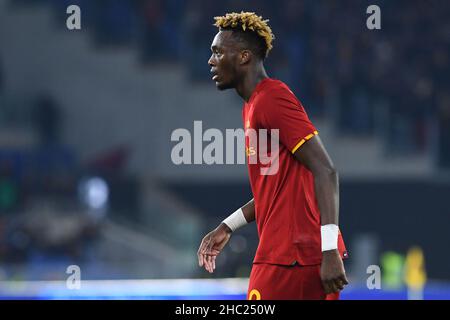 Rom, Latium. 22nd Dez 2021. Tammy Abraham von AS Roma während des Serie-A-Spiels zwischen AS Roma und Sampdoria im Olimpico-Stadion in Rom, Italien, 22nd. Dezember 2021. Fotografo01 Kredit: Unabhängige Fotoagentur/Alamy Live Nachrichten Stockfoto