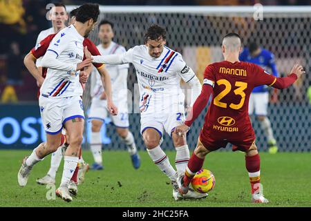 Rom, Latium. 22nd Dez 2021. Manolo Gabbiadini von Sampdoria während des Serie A-Spiels zwischen AS Roma und Sampdoria im Olimpico-Stadion in Rom, Italien, 22nd. Dezember 2021. Fotografo01 Kredit: Unabhängige Fotoagentur/Alamy Live Nachrichten Stockfoto