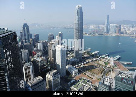 (211220) -- HONGKONG, 20. Dezember 2021 (Xinhua) -- das Foto vom 24. November 2021 zeigt eine Ansicht von Hongkong, Südchina. (Xinhua/Wang Shen) Stockfoto