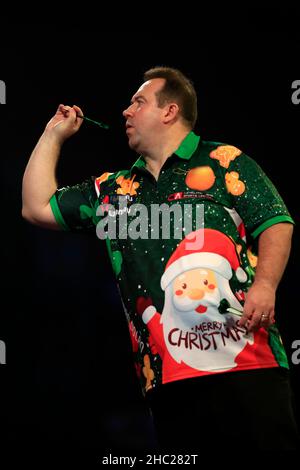 23rd. Dezember 2021; Alexandra Palace, London, England: The William Hill World Darts Tournament; Brendan Dolan in Aktion gegen Callan Rydz in der Runde 2nd Credit: Action Plus Sports Images/Alamy Live News Stockfoto