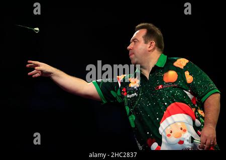 23rd. Dezember 2021; Alexandra Palace, London, England: The William Hill World Darts Tournament; Brendan Dolan in Aktion gegen Callan Rydz in der Runde 2nd Credit: Action Plus Sports Images/Alamy Live News Stockfoto