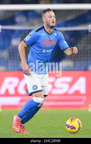 Neapel, Italien. 22nd Dez 2021. Amir Rrahmani von SSC Napoli während des Serie-A-Spiels zwischen Napoli und Spezia Calcio im Stadio Diego Armando Maradona, Neapel, Italien am 22. Dezember 2021. Kredit: Giuseppe Maffia/Alamy Live Nachrichten Stockfoto