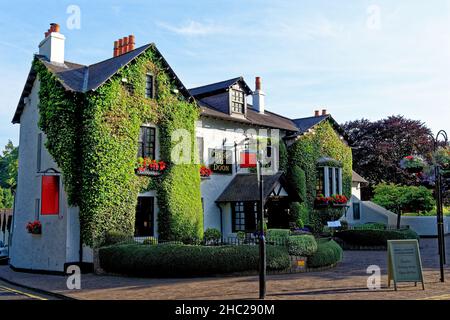 The Brig O Doon Pub in der Nähe der Robert Burns Memorial Gardens - Geburtsort des schottischen Dichters Robert Burns 1759 - 1796, Alloway, South Ayrshire, Schottland. Stockfoto