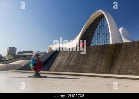 BAKU, ASERBAIDSCHAN - 19. JUNI 2018: Heydar Aliyev Kulturzentrum in Baku, Aserbaidschan Stockfoto