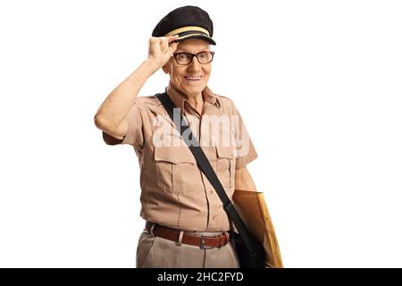 Reifer Postbote in Uniform mit Tasche und Begrüßung isoliert auf weißem Hintergrund Stockfoto