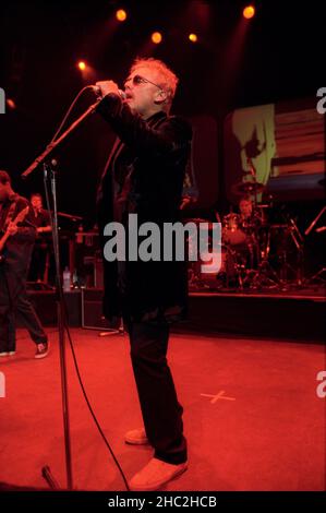 Roger Taylor bei einem Konzert im Shepherds Bush Empire in London. 15th. Oktober 1998. Stockfoto