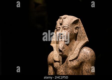 Ägyptisches Museum, Turin, Italien, Statue von König Tuthmosis III., Stein, Granodiorit, Neues Königreich, achtzehnte Dynastie Stockfoto