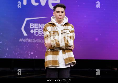 Madrid, Spanien. 23rd Dez 2021. Alejandro Agundin nimmt am Benidorm Fest und der Eurovision 2022 in den RTVE Studios in Pozuelo de Alarcon Teil. (Foto: Atilano garcia/SOPA Images/Sipa USA) Quelle: SIPA USA/Alamy Live News Stockfoto