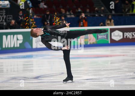 Sankt Petersburg, Russland. 23rd Dez 2021. Alexander Samarin aus Russland tritt am ersten Tag der Rostelecom Russian Nationals 2022 of Figure Skating im Yubileyny Sports Palace in Sankt Petersburg beim Men's Short Program an. Kredit: SOPA Images Limited/Alamy Live Nachrichten Stockfoto