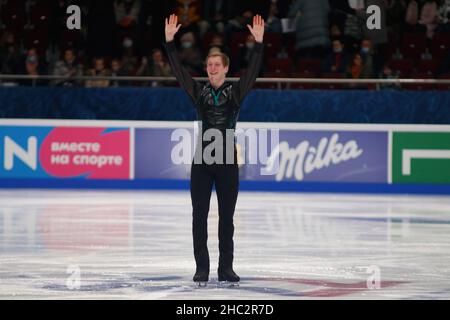 Sankt Petersburg, Russland. 23rd Dez 2021. Alexander Samarin aus Russland tritt am ersten Tag der Rostelecom Russian Nationals 2022 of Figure Skating im Yubileyny Sports Palace in Sankt Petersburg beim Men's Short Program an. Kredit: SOPA Images Limited/Alamy Live Nachrichten Stockfoto