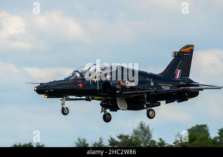 4 qm Royal Air Force, RAF BAE Systems Hawk T2 Jet Trainer Flugzeug ZK034 landete bei RAF Fairford für Royal International Air Tattoo 2012, RIAT, UK Stockfoto