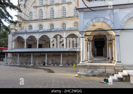 Außenansicht der Großen Selimiye Moschee, die sich im Stadtteil Uskudar in Istanbul, Türkei, in der Nähe der Selimiye Kaserne am 23. Dezember befindet Stockfoto