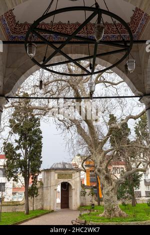 Außenansicht der Großen Selimiye Moschee, die sich im Stadtteil Uskudar in Istanbul, Türkei, in der Nähe der Selimiye Kaserne am 23. Dezember befindet Stockfoto