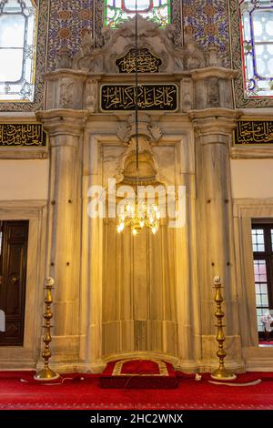 Innenansicht der Großen Selimiye Moschee, die sich im Stadtteil Uskudar in Istanbul, Türkei, in der Nähe der Selimiye Kaserne am 23. Dezember befindet Stockfoto