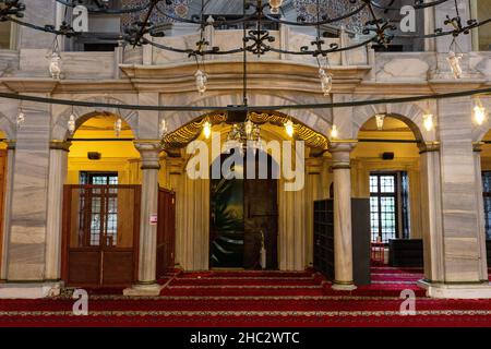 Innenansicht der Großen Selimiye Moschee, die sich im Stadtteil Uskudar in Istanbul, Türkei, in der Nähe der Selimiye Kaserne am 23. Dezember befindet Stockfoto