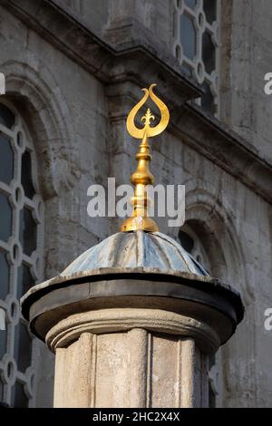 Außenansicht der Großen Selimiye Moschee, die sich im Stadtteil Uskudar in Istanbul, Türkei, in der Nähe der Selimiye Kaserne am 23. Dezember befindet Stockfoto