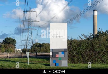 Blick auf den Eingang zum Fawley Power Station, Fawley, New Forest, Hampshire, England, Großbritannien - einschließlich des jetzt abgerissenen Turms. Stockfoto