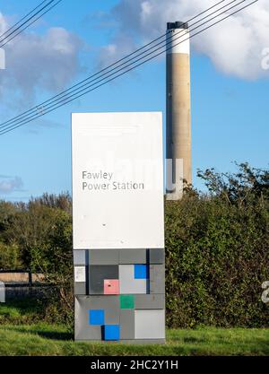 Blick auf den Eingang zum Fawley Power Station, Fawley, New Forest, Hampshire, England, Großbritannien - einschließlich des jetzt abgerissenen Turms. Stockfoto