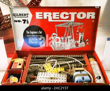 Rochester, New York, USA. 16. Dezember 2021. Klassisches Erector Set, um 1913, erfunden von Alfred Carlton Gilbert, auf der Ausstellung im Strong National Mu Stockfoto