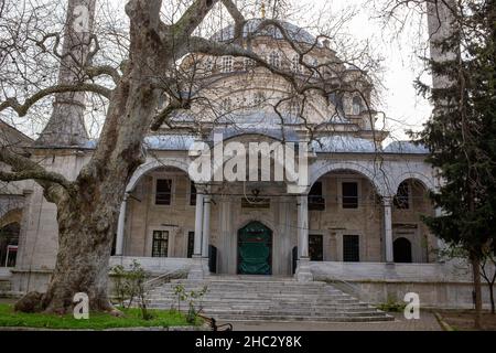 23. Dezember 2021: Außenansicht der Großen Selimiye Moschee, die sich im Stadtteil Uskudar in Istanbul, Türkei, in der Nähe der Selimiye Kaserne am 23. Dezember 2021 befindet. Die Moschee wurde vom osmanischen Sultan Selim III. In Auftrag gegeben und zwischen 1801 und 1805 erbaut. (Bild: © Tolga Ildun/ZUMA Press Wire) Stockfoto