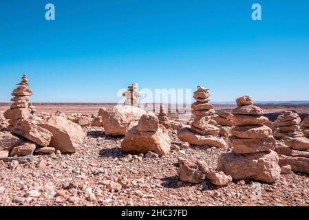 Stapel von Steinen oder Felsen auf Berglandschaft gegen Himmel Stockfoto