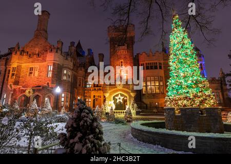 Casa Loma Winternachtbeleuchtung. Historisches Schloss in Toronto Stadt. Ontario, Kanada. Stockfoto