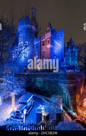 Casa Loma Winternachtbeleuchtung. Historisches Schloss in Toronto Stadt. Ontario, Kanada. Stockfoto