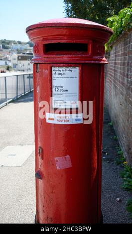 Hastings, Vereinigtes Königreich - August 01 2020: Die Vorderseite des Royal Mail Letter Box in Station Approach Stockfoto