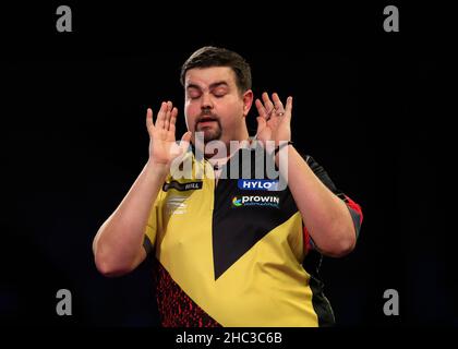 London, Großbritannien. 23rd. Dezember 2021; Alexandra Palace, London, England: Das William Hill World Darts Tournament; Gabriel Clemens feiert nach dem Sieg über Lewy Williams in der Runde 2nd Credit: Action Plus Sports Images/Alamy Live News Stockfoto