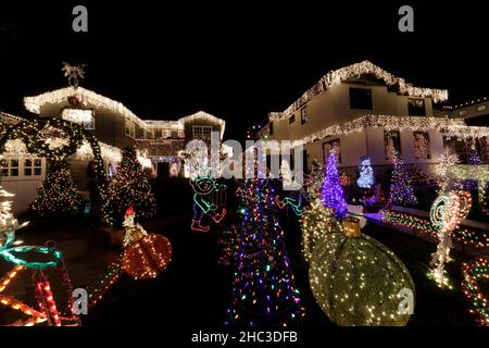 Weihnachten Nacht Lichter Dekoration Haus Stockfoto