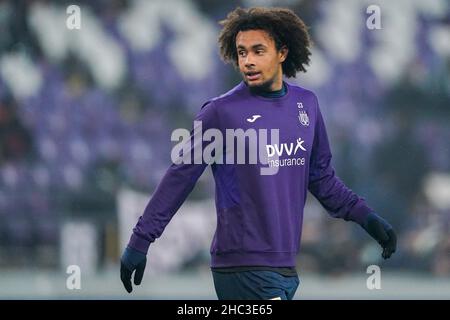 Brüssel, Belgien. 23rd Dez 2021. BRUSSEL, BELGIEN - 23. DEZEMBER: Joshua Zirkzee vom RSC Anderlecht während des belgischen Croky Cup - Viertelfinalspiel zwischen RSC Anderlecht und KV Kortrijk am 23. Dezember 2021 im Lotto Park in Brussel, Belgien (Foto: Joris Verwijst/Orange Picics) Credit: Orange Pics BV/Alamy Live News Stockfoto