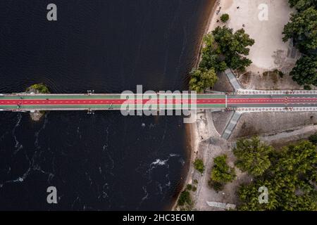 Luftaufnahme der Brücke in Kiew über den Dnjepr Stockfoto