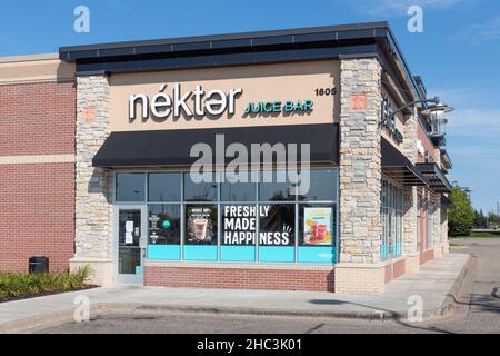 ST. PAUL, MN, USA - 12. SEPTEMBER 2021: Nekter Juice Bar Restaurant Außenansicht und Markenlogo. Stockfoto