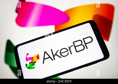 Ukraine. 23rd Dez 2021. In dieser Abbildung ist ein Aker BP ASA-Logo auf einem Smartphone-Bildschirm zu sehen. (Foto von Pavlo Gonchar/SOPA Images/Sipa USA) Quelle: SIPA USA/Alamy Live News Stockfoto