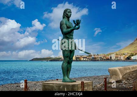 Bronzestatue von Hautacuperche, Rebellenführer der indigenen Bevölkerung im Jahr 1488 gegen die spanischen Besatzer, La Gomera, Spanien Stockfoto